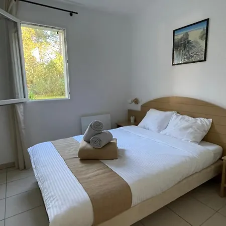 Paisible A La Plage, Piscine Et Tennis Holiday home